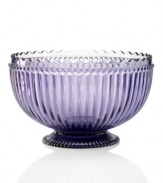 Past meets present. Feminine scalloped edges and fluted detail in amethyst-hued glass make this Modern Vintage serving bowl a standout at the table and on display. From the Godinger serveware collection.