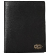 Travel the world in style with this rich leather Estate passport case from Fossil. It's perfect for holding all those must-have travel documents.