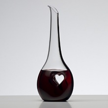 Riedel's artistically crafted 'Black Tie Bliss' decanter assists in the wine's full development and optimizes the wine's clarity and brilliance.