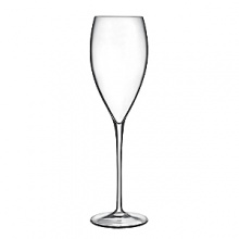 The Magnifico stemware pattern has a graceful bowl and elongated stem. An everyday glassware variety but with the style and finesse of true crystal. Made with Luigi Bormioli's SON.hyx technology.