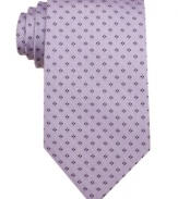 The perfect pick for the modern man. Get hip to the new shape of this skinny tie from Perry Ellis.