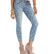 With an allover ditsy floral print, these cropped Free People skinny jeans are oh-so sweet for fall!