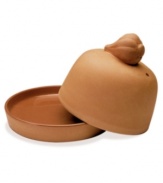 Whether it's spread on bread or added as an ingredient, you'll love the explosive flavor and aroma of freshly roaster garlic. This decorative terra cotta dish provides an equally appealing place to prepare and serve delicious roasted cloves. Lifetime warranty.