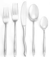 A fresh catch for beach homes, Seashell flatware combines sculpted handles and scalloped edges in matte stainless steel for an organic look and feel. This 20-piece set includes everyday service for four.