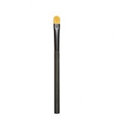 Made with flexible bristles, the tapered, flat head of the Concealer brush is ideal for applying Armani concealer to hide dark circles and blur imperfections. Brush on a veil of silky fluid with this essential luxury tool. Unique texture and shape is designed to blend and conceal on contours of the face. 