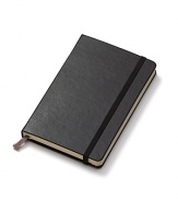 A truly classic notebook with 192 plain acid-free pages, an expandable inner pocket made of cardboard and cloth and a ribbon placeholder.