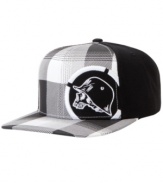 Plaid plus a cool Metal Mulisha graphic, give this wool cap a sleek street style.