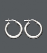 Round out your look in a style staple. Giani Bernini's small hoop earrings feature a click backing in polished sterling silver. Approximate diameter: 3/4 inch.