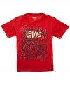 You are what you wear. He can sport a modern look with an all-American touch thanks to this Levi's graphic tee.