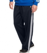 With convenient snaps down each side, the tear-away design of these adidas track pants let you get in the game fast without the fuss of suiting up.