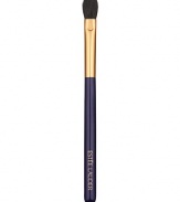 Long, tapered brush expertly blends and softens shadow from outside to inside corner for a seamless, polished look. All Estée Lauder brushes are composed of the finest quality materials and are designed to ensure the highest level of makeup artistry. 