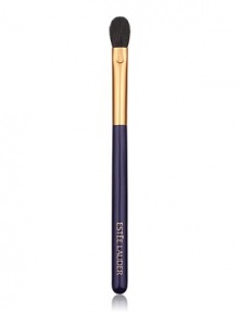 Long, tapered brush expertly blends and softens shadow from outside to inside corner for a seamless, polished look. All Estée Lauder brushes are composed of the finest quality materials and are designed to ensure the highest level of makeup artistry. 