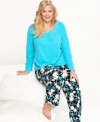 Cozy up in these HUE pajamas featuring a brightly-colored crew neck shirt and printed fleece pants.