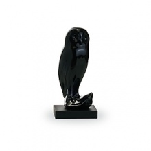 Crafted by famed animal sculptor Francois, Pompon, this captivating midnight-hued figurine was designed in collaboration with the French National Museum.