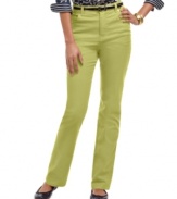 These Charter Club jeans feature an of-the-moment colored wash and slimming tummy panel for a flattering fit! Pair it with a printed shirt for an unexpected take on tailored dressing.