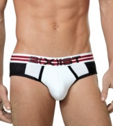 With no-show styling, these 2(x)ist briefs will keep you comfortably secure all day.