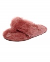 Stay in a dreamy state of mind with the Tova by EMU. Stepping into these ultra-fluffy thong slippers will make getting out of the bed or shower a little easier.