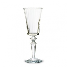 Delicately crafted from pure crystal for an elegant shimmer, this tall water glass brings opulence to your fine table setting.