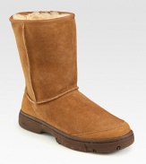 Warm sheepskin pull-on features molded rubber sole for quicker tread. Pull-on style Shearling lining Padded insole ImportedOUR FIT MODEL RECOMMENDS ordering true whole size; ½ sizes should order the next whole size up.