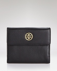 Poised and practical. Tory Burch offers unbeatable understated style with this leather wallet, accented by a subtle logo plaque.