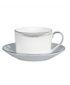 Romance weds modern sensibility in bridal designer Vera Wang's exquisite dinnerware and dishes collaboration with Wedgwood. Echoing the decorative touches that transform a bridal gown, Grosgrain's pure white bone china is adorned with a border of textured platinum ribbon.