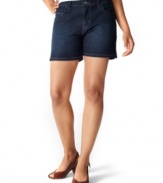 Refresh your denim look with these springy shorts from Levi's! A dark blue wash and shorter length slim and elongate your legs instantly.