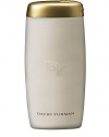 Cleanses and leaves a delicate fragrance with intertwining notes of exotic woods, patchouli, and waterlily. Packaged in a translucent white elongated bottle with a gold flip top cap, accented with the David Yurman signature cable motif. 6.8 oz. 