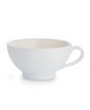 Full of possibilities, this ultra-versatile handled bowl from Noritake's collection of Colorwave white dinnerware is crafted of hardy stoneware with a half glossy, half matte finish in pure white. Mix and match with coupe and square shapes or any of the other Colorwave shades.