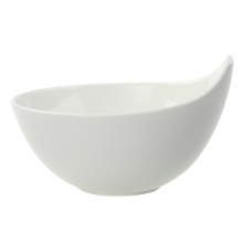 Villeroy & Boch's Urban Nature deep large bowl brings a dynamic new dimension to your table setting. The elegant bone-white porcelain pieces assume fluid, organic shapes for an effect that is both architectural and aerodynamic. Simple yet casually chic, Urban Nature is sure to take your next occasion to unexpected new levels.