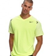 Get power and performance before you step on the court with this Nike Rafael Nadal tennis t-shirt featuring Dri-Fit technology.