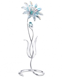 Always in bloom, the Paradise Dellaria flower figurine refracts light in iridescent Swarovski crystal that changes color when you change your perspective. With a graceful, silvertone metal stem.