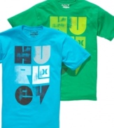 Your casual style will really take shape in this screen-print graphic T shirt from Hurley.