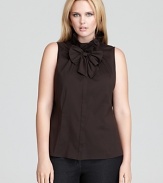 This Lafayette 148 New York sleeveless blouse features a ruffle neck and detachable bow. The perfect partner under a fitted jacket.