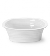 From celebrated chef and food writer, Sophie Conran, comes this artfully designed pie dish. Created with the foodie in mind, this versatile dish transitions from cookware to dinnerware with the utmost ease.