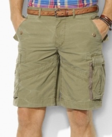 Lightweight cotton poplin lends enhanced durability and rugged appeal to the essential classic-fitting Santa Fe cargo short.