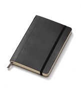 A truly classic notebook with 192 plain acid-free pages, an expandable inner pocket made of cardboard and cloth and a ribbon placeholder.