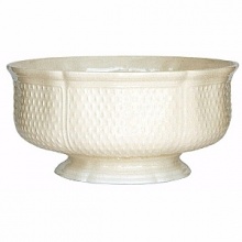 In 1821, Gien was founded for the purpose of bringing fine English earthenware manufacturing techniques to France. Pont Au Choux White is an ivory dinnerware collection with intricate inlaid design work.