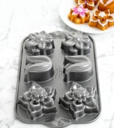 Dress up your next batch of cupcakes or muffins by baking with a floral bouquet pan that transfers intricate details to your tasty treats and brings your next party into full bloom. 10-year warranty.