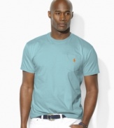 Short-sleeved t-shirt, cut for a comfortable, classic fit. With a chest pocket.