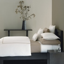 Hudson Park's Italian Percale collection is a simple and elegant cotton percale with double rows of satin stitching.