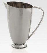 Plated stainless steel, polished to a high shine and accented with signature Molten edging along the handle.From the Molten CollectionStainless steel, nickelplateCapacity, 60 oz. 9.5HHand washImported