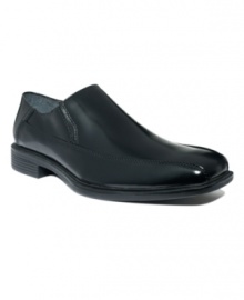 The updated logo sole and smooth leather panels on this pair of men's dress shoes put a modern twist on these timeless bike toe loafers for men from Calvin Klein.