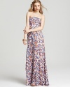 Get gorgeous in GUESS's floral-print maxi for sensational summer style. Take the gathered style in a boho direction with the addition of trend-right platforms.