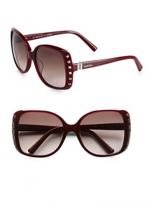 A slightly edgy, studded square design crafted in lightweight acetate. Available in havana with brown gradient lens or port wine with brown gradient lens.Logo temples100% UV protectionMade in Italy 