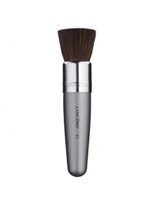 This versatile natural bristled brush is the ideal partner to any cheek color. Designed with a short easy-grip handle for portability and convenience, the flat bristled head provides the ideal application of blush for a flawless look. 