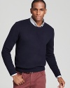 Forever classic, a cashmere crewneck boasts inimitable softness for the ultimate in luxury. Shore up your sweater collection with this handsome design, perfect with casual and dress shirts alike for all your relaxed and refined activities.