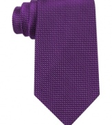 Set yourself up to coast through the day with this standout silk tie from Nautica.