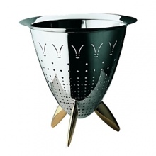 Modern design on the mirror polished colander. Satin finish interior. Feet in brass casting.