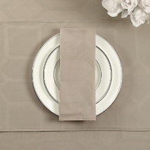 Cotton mat embellished with a geometric print of patterned tiles allover. This place setting is suitable for either casual or refined entertaining.