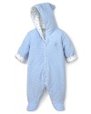 Treat your little prince to this velour Noa Lily bunting with all-over stripes and a star print lining.